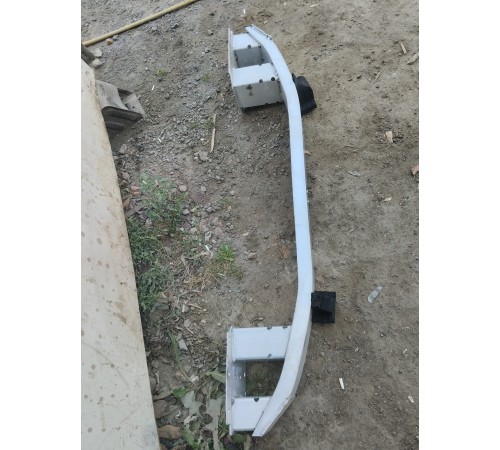 Усилитель переднего бампера