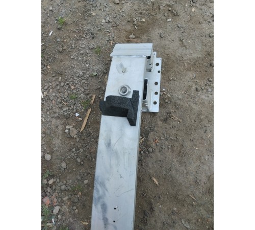 Усилитель переднего бампера