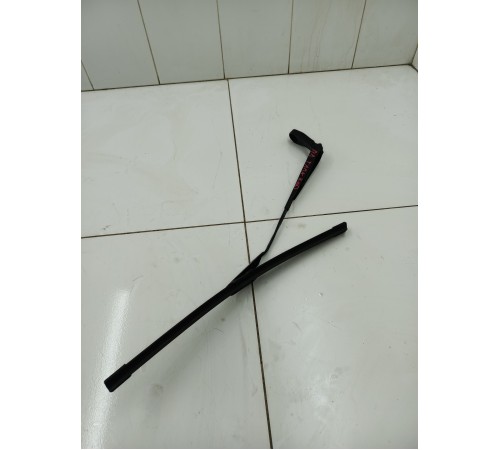 Поводок стеклоочистителя левый