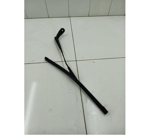 Поводок стеклоочистителя левый