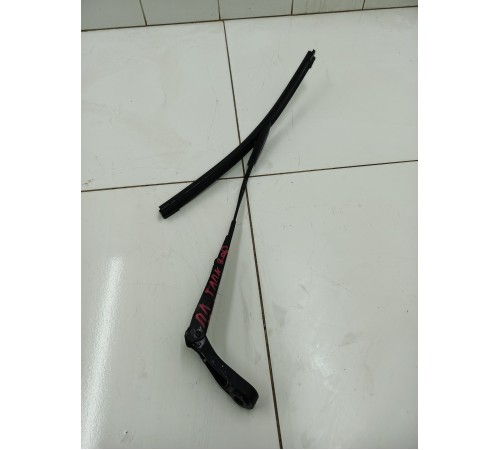 Поводок стеклоочистителя левый