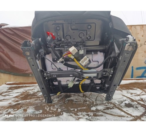 Сиденье переднее левое