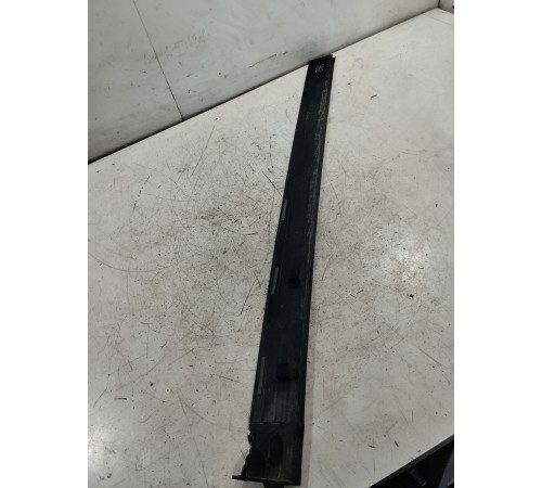 Уплотнитель двери передний правый