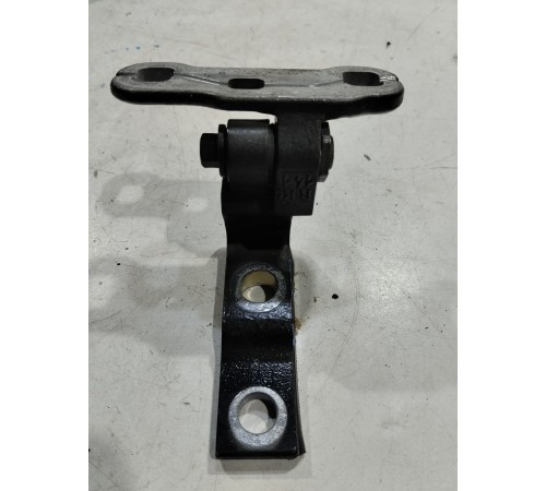 Петля двери (передняя, правая, верхняя)