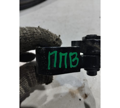 Петля двери (передняя, правая, верхняя)