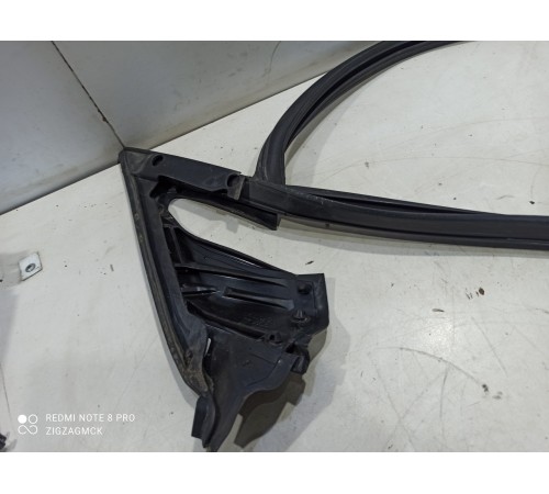 Уплотнитель двери(передний левый)