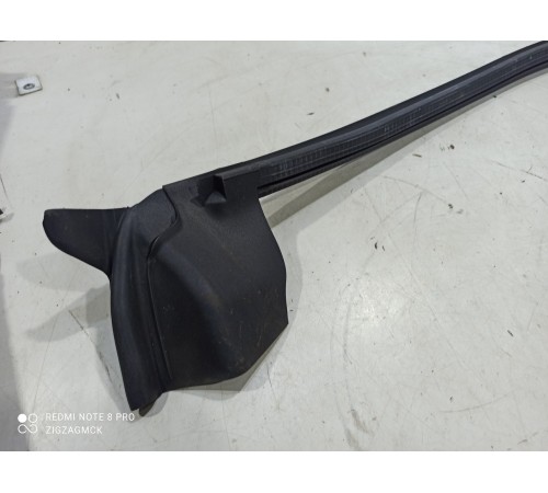 Уплотнитель двери(передний левый)