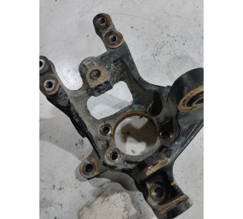 Кулак поворотный задний левый