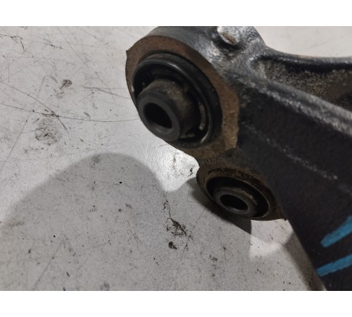 Кулак поворотный задний левый