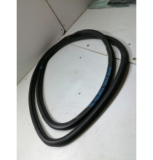 Уплотнитель проема двери передний левый