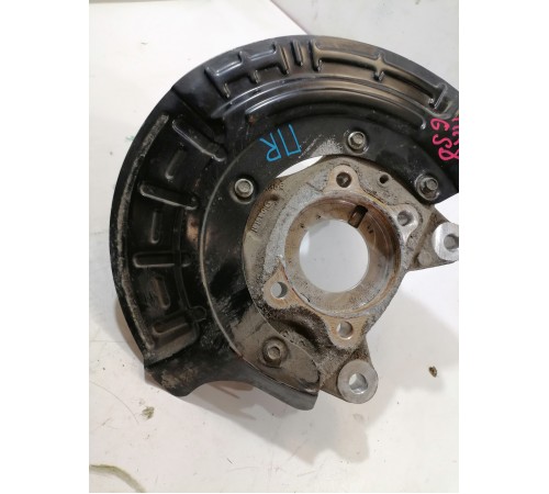 Кулак поворотный передний правый