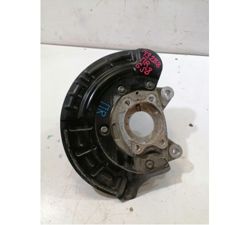 Кулак поворотный передний правый