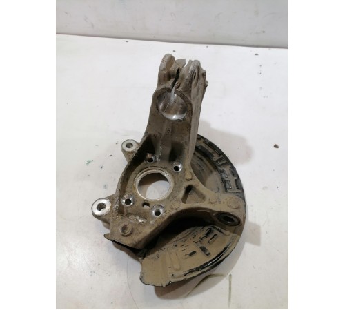 Кулак поворотный передний правый