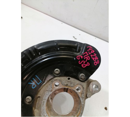 Кулак поворотный передний правый