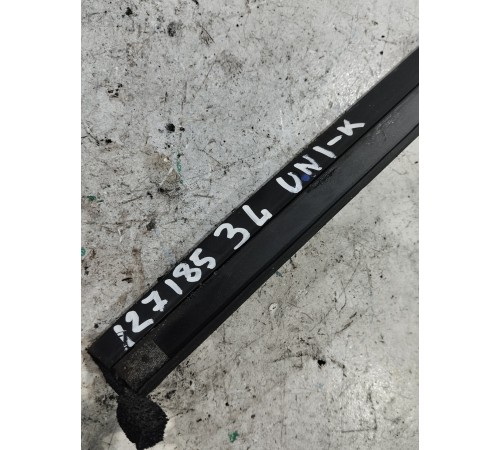 Уплотнитель стекла задний левый внутренний