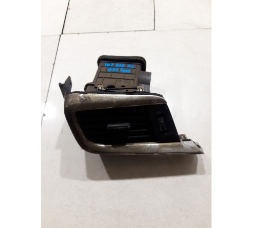 Воздушный дефлектор передний левый