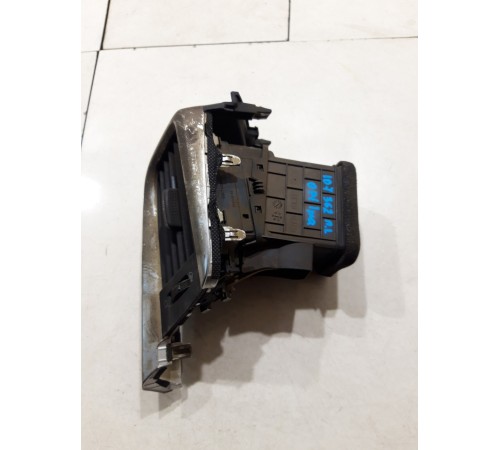 Воздушный дефлектор передний левый