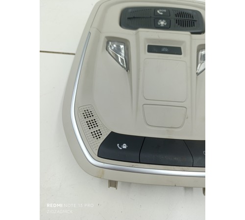 Плафон внутреннего освещения салона передний