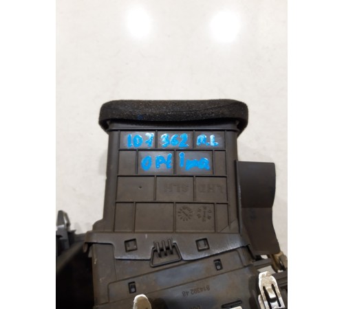 Воздушный дефлектор передний левый