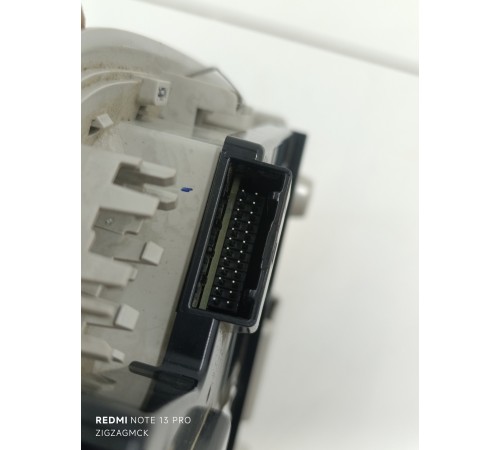 Плафон внутреннего освещения салона передний