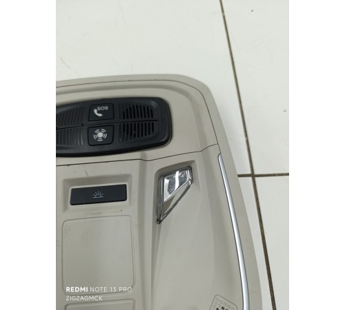 Плафон внутреннего освещения салона передний