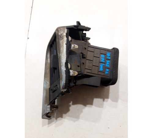 Воздушный дефлектор передний левый