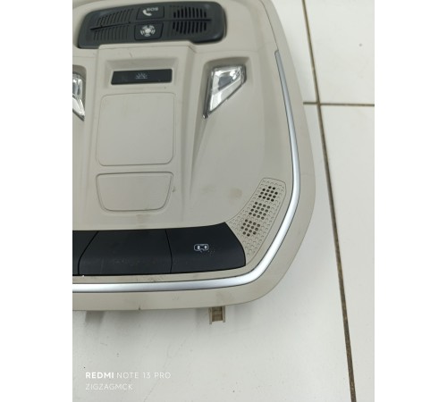 Плафон внутреннего освещения салона передний