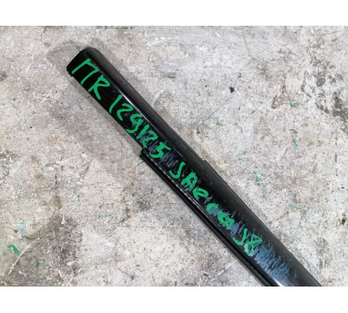 Уплотнитель стекла передний правый внешний