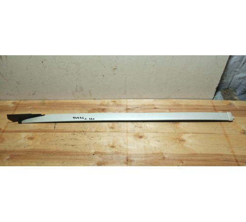 Накладка декоративная левая лобового стекла