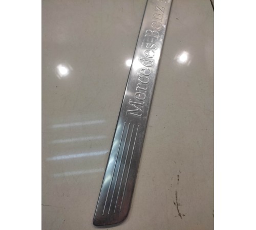 Декоративная накладка порога (передняя правая)