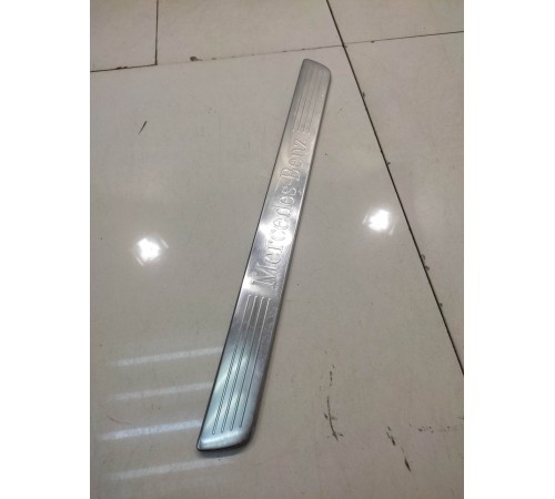 Декоративная накладка порога (передняя правая)