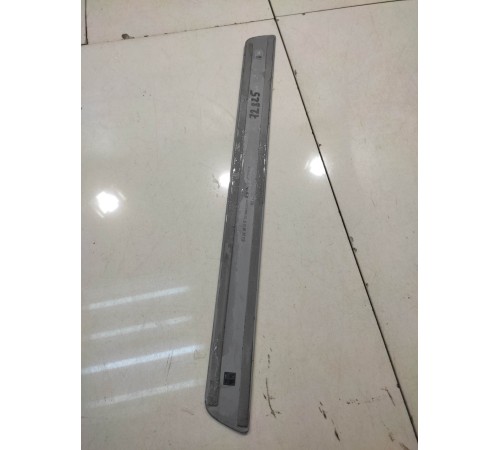 Декоративная накладка порога (передняя правая)