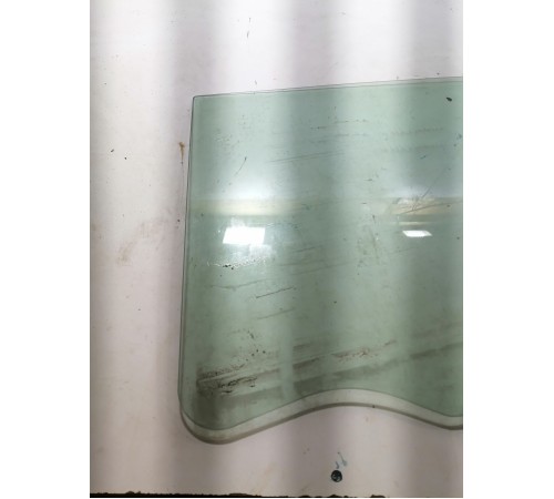 Стекло двери заднее левое