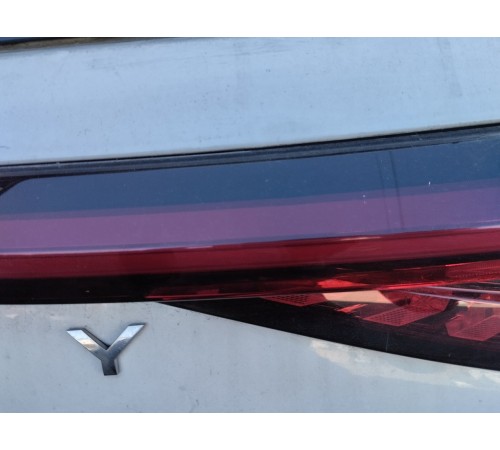 Задний стоп сигнал основной крышки багажника