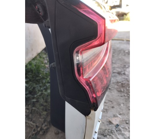 Задний стоп сигнал основной крышки багажника