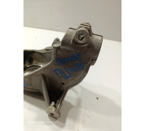 Кулак поворотный передний левый