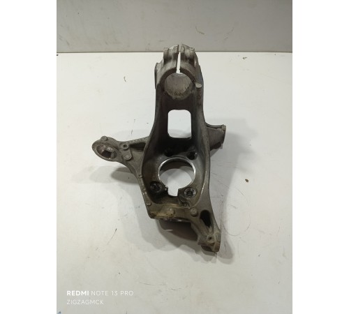 Кулак поворотный передний левый