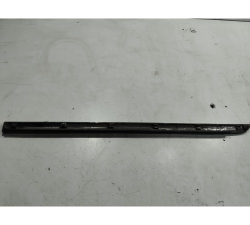 Уплотнитель стекла двери(задний правый внешний)