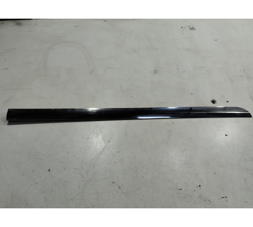 Уплотнитель стекла двери(задний правый внешний)