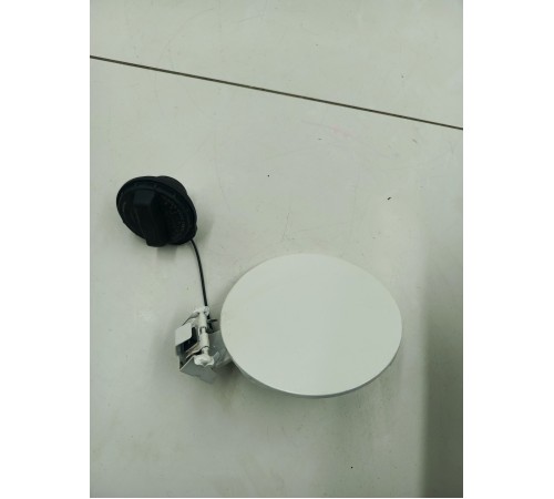 Лючок топливного бака с крышкой