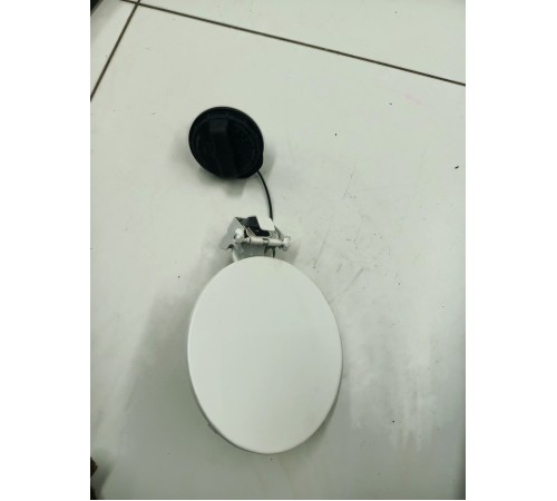 Лючок топливного бака с крышкой