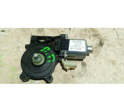 Моторчик стеклоподъемника передний Правый