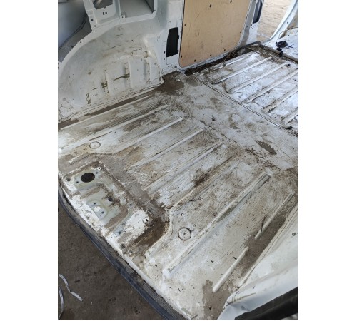 Пол салона и багажника