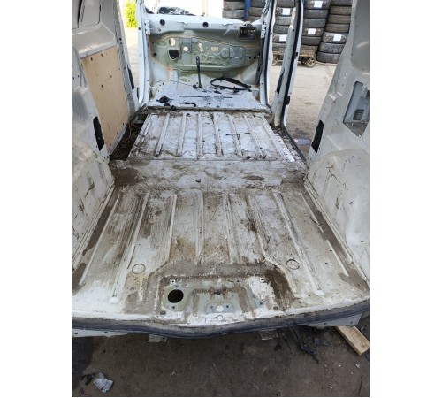 Пол салона и багажника