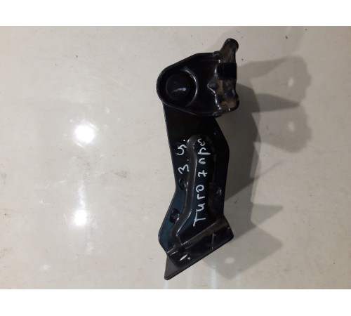 Кронштейн сиденья (задний центральный)