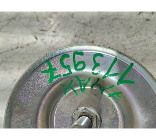 Болт крепления запасного колеса