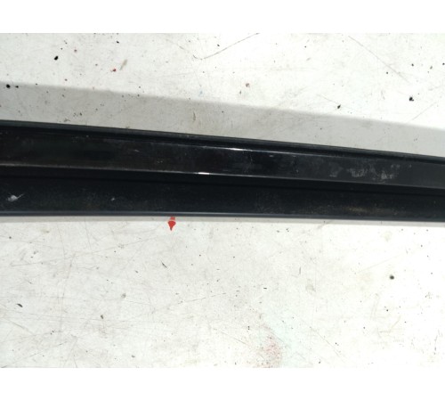 Уплотнитель стекла двери (задний правый)