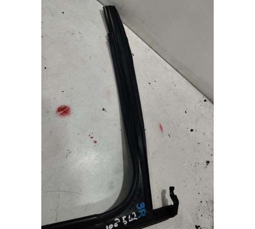 Уплотнитель стекла двери (задний правый)