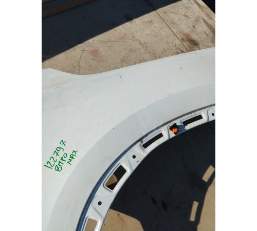 Крыло переднее правое