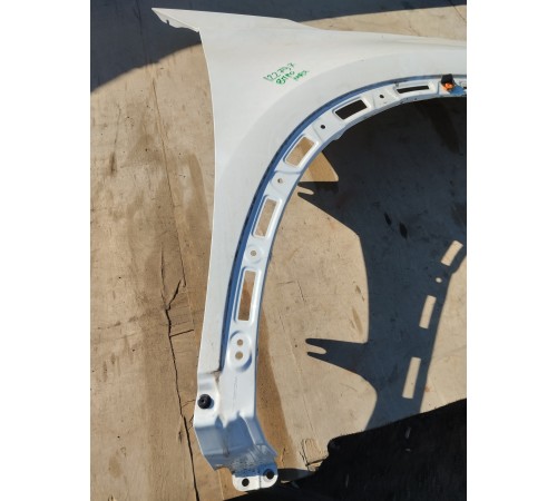 Крыло переднее правое